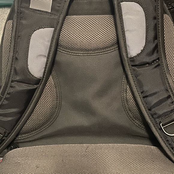 Targus Drifter II Black/Grey Backpack - Picture 3 of 5